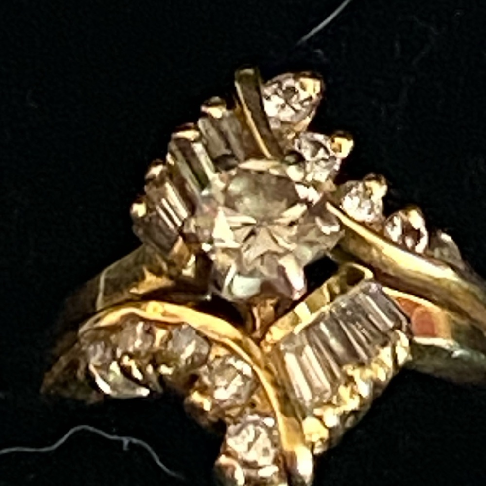 OBO** 18 kt yellow gold. 2.1 total carot weight natural diamonds. Size 4 1/2